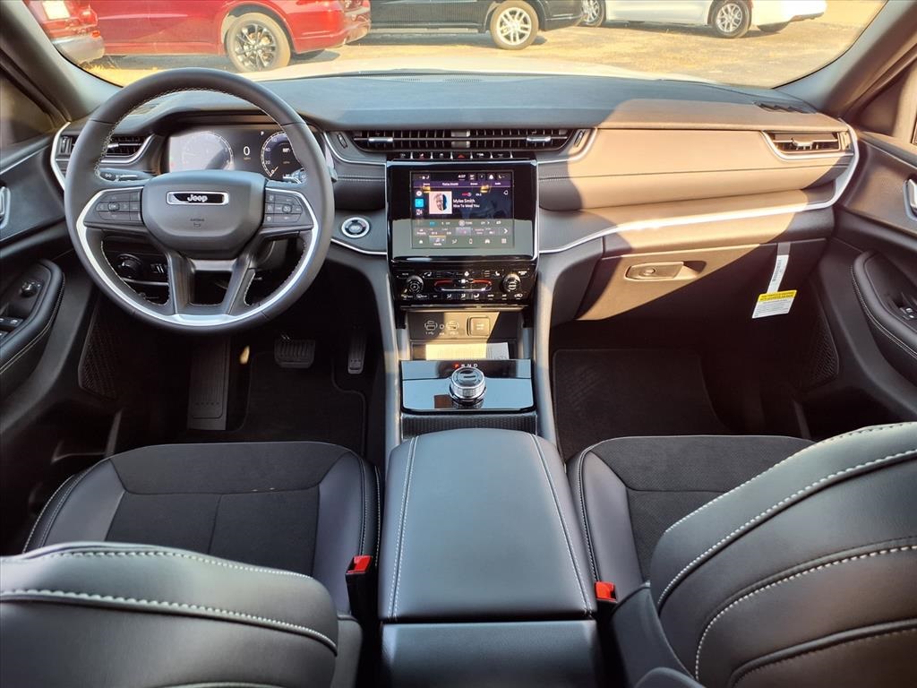 2025 Jeep Grand Cherokee Altitude X photo 10