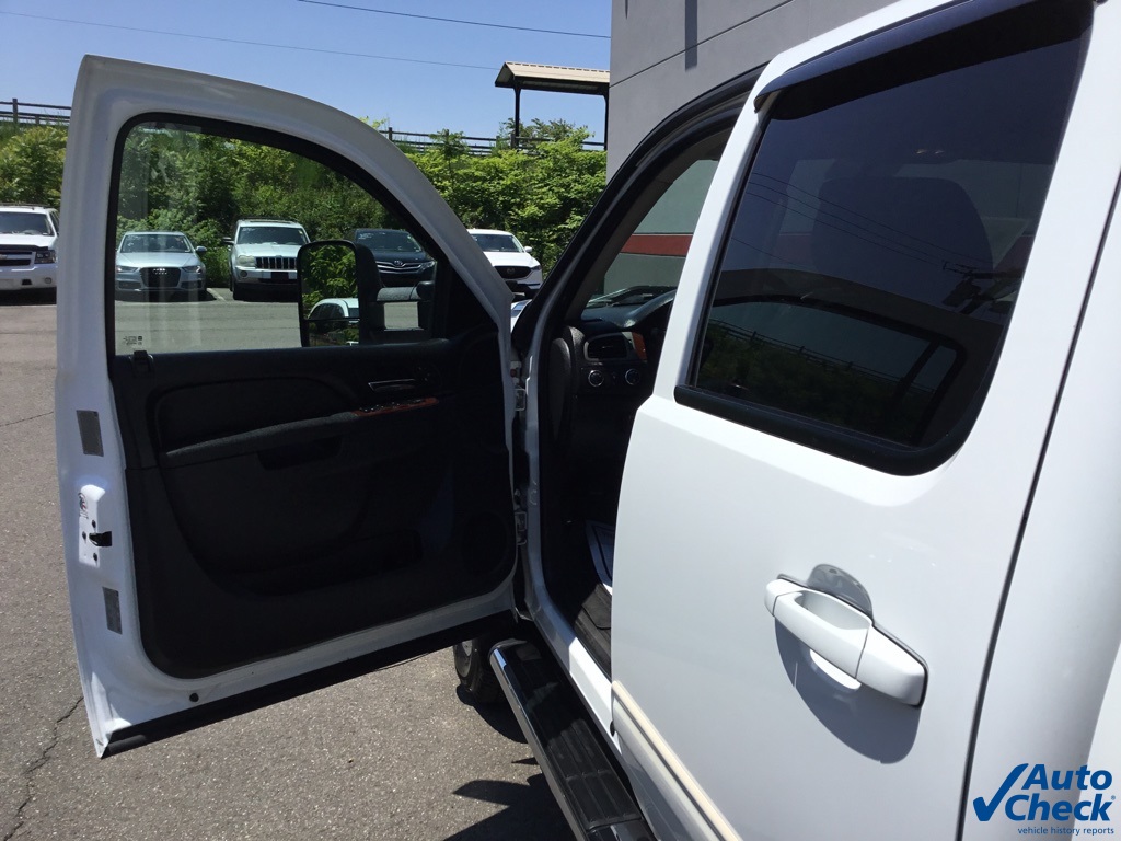 2011 Chevrolet Silverado 3500HD LTZ photo 17