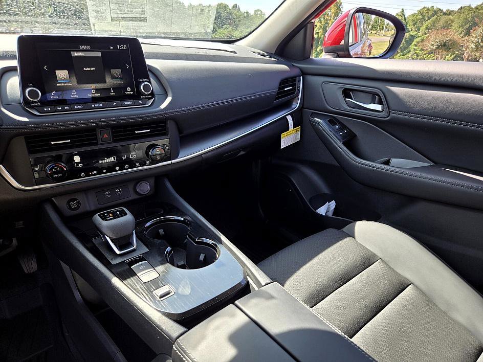 2026 Nissan Rogue SV photo 15