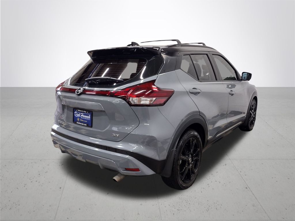 2021 Nissan Kicks SR photo 13