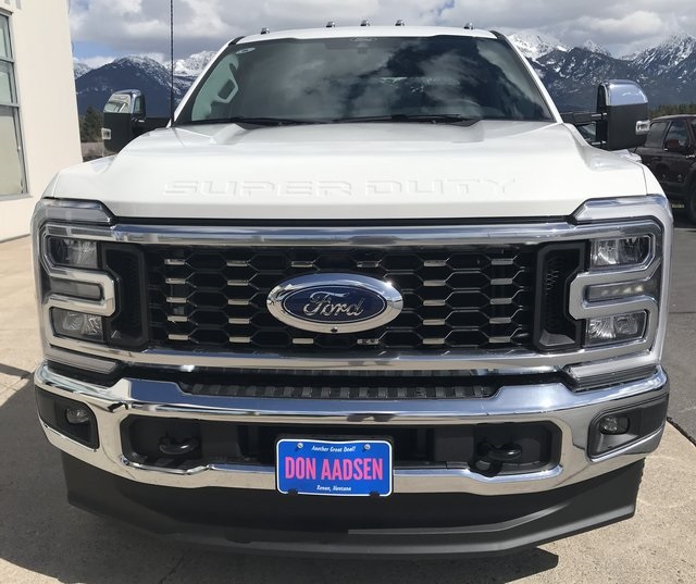 2025 Ford F-350 Lariat photo 2