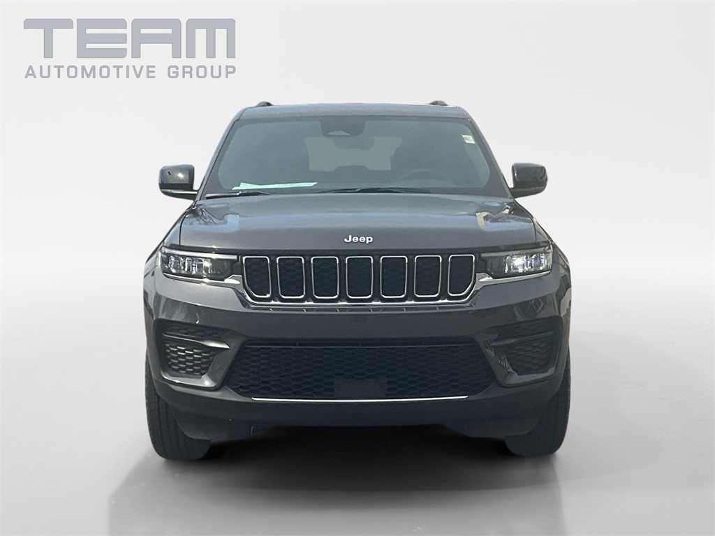 2025 Jeep Grand Cherokee Laredo photo 2