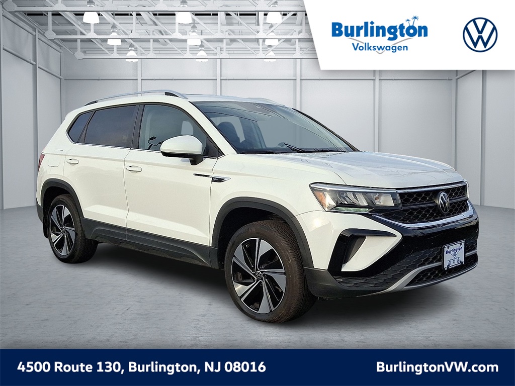 2024 Volkswagen Taos SE's photo
