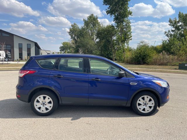 2016 Ford Escape S photo 2