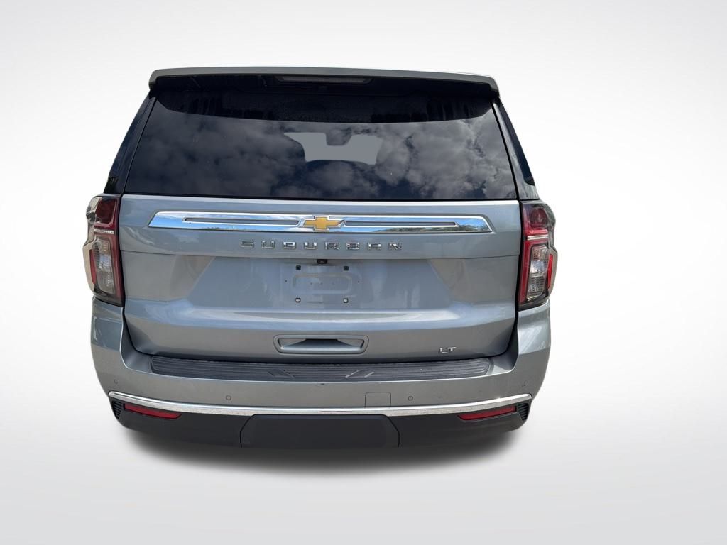 2023 Chevrolet Suburban LT photo 4