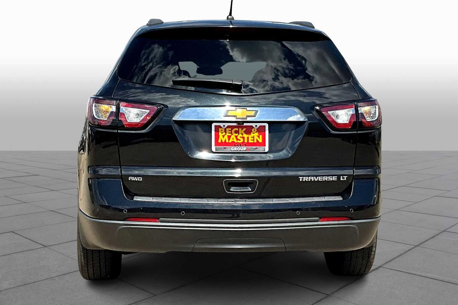 2015 Chevrolet Traverse 2LT photo 4