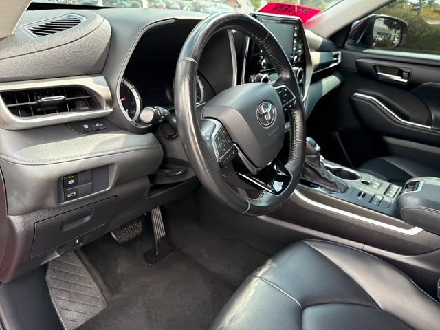 2021 Toyota Highlander XLE photo 13