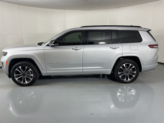 2025 Jeep Grand Cherokee Overland photo 4
