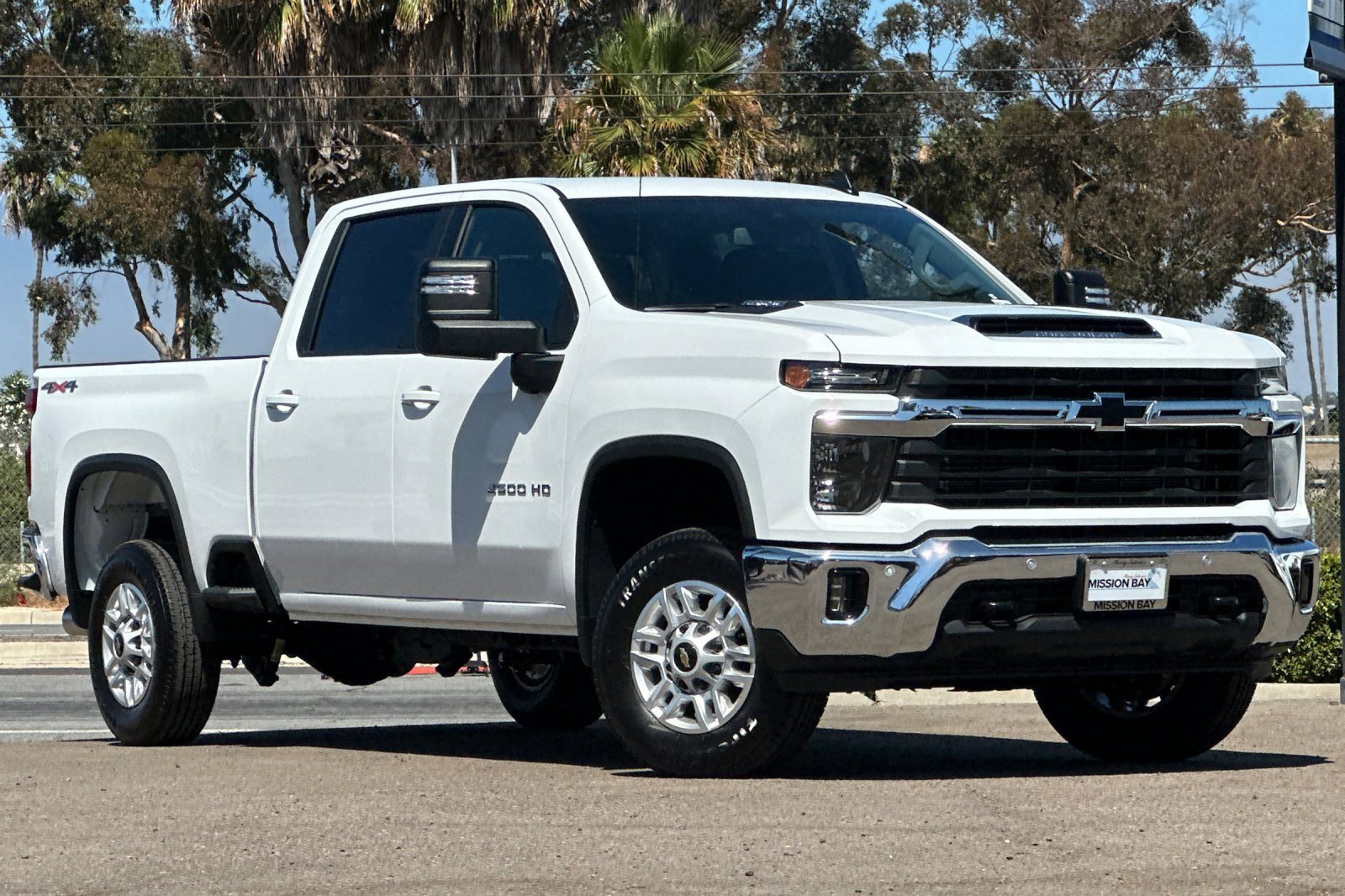 2025 Chevrolet Silverado LT photo 2
