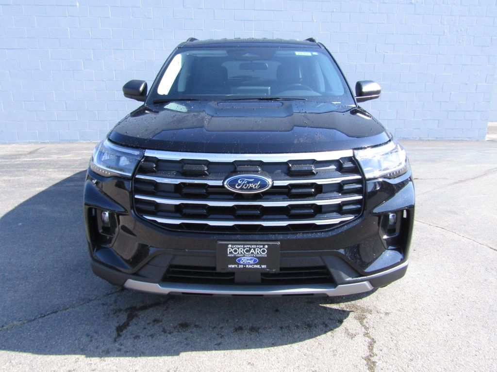 2025 Ford Explorer photo 2