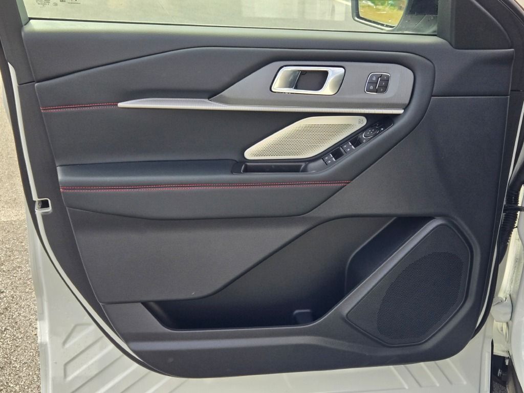 2025 Ford Explorer ST photo 20