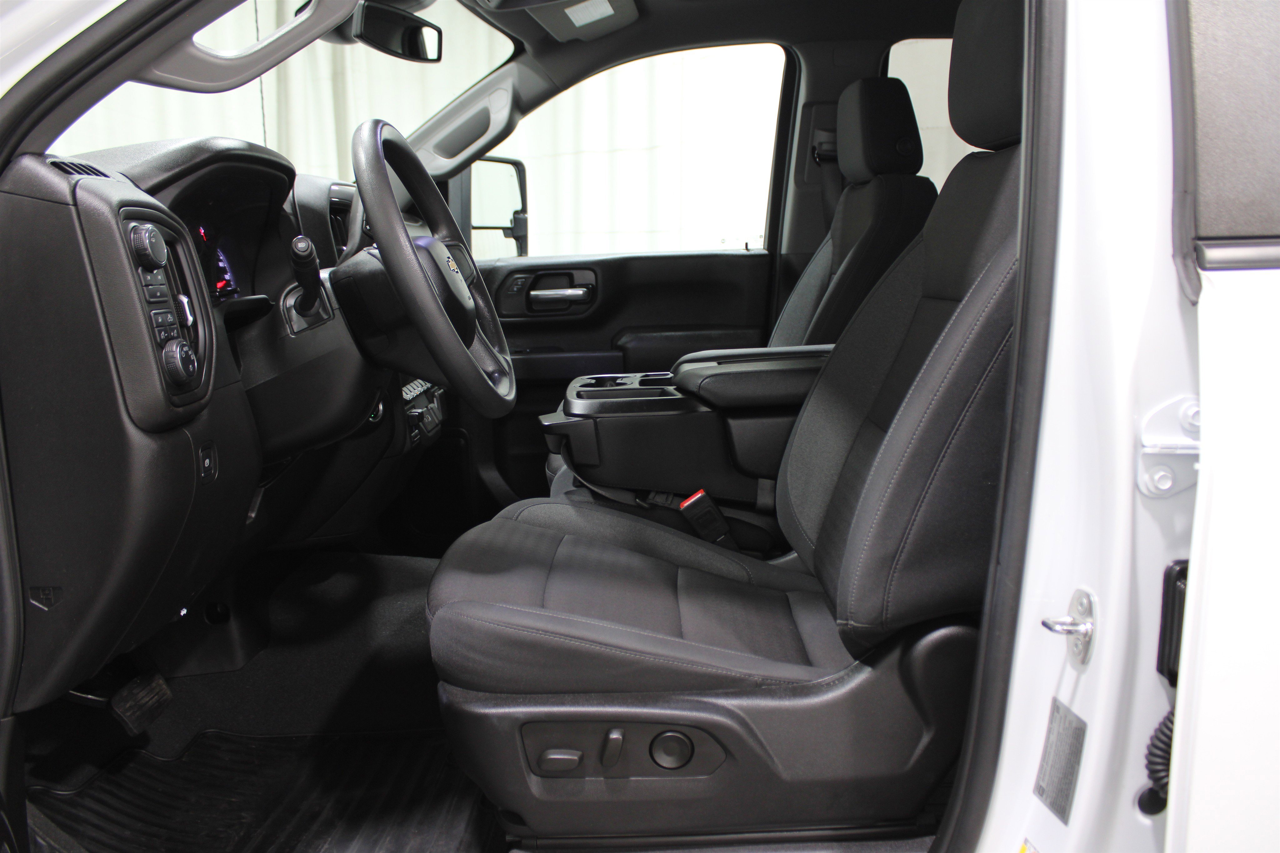 2024 Chevrolet Silverado 2500HD Custom photo 3