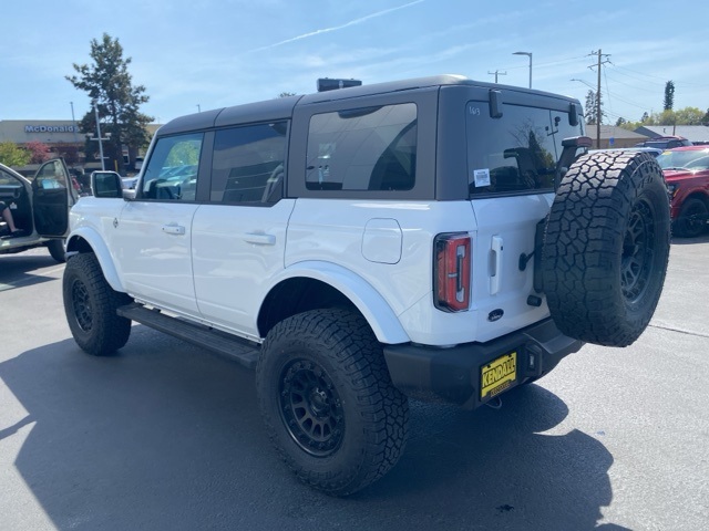 2024 Ford Bronco Outer Banks photo 5
