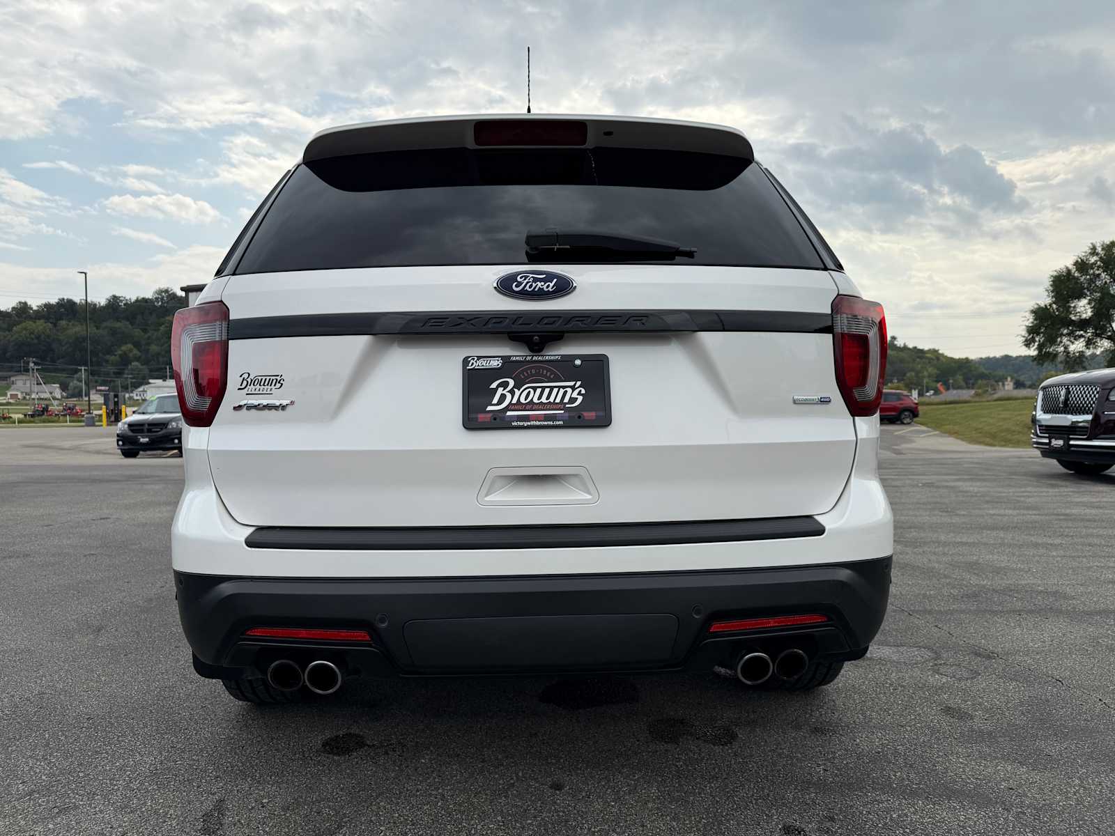 2019 Ford Explorer Sport photo 2