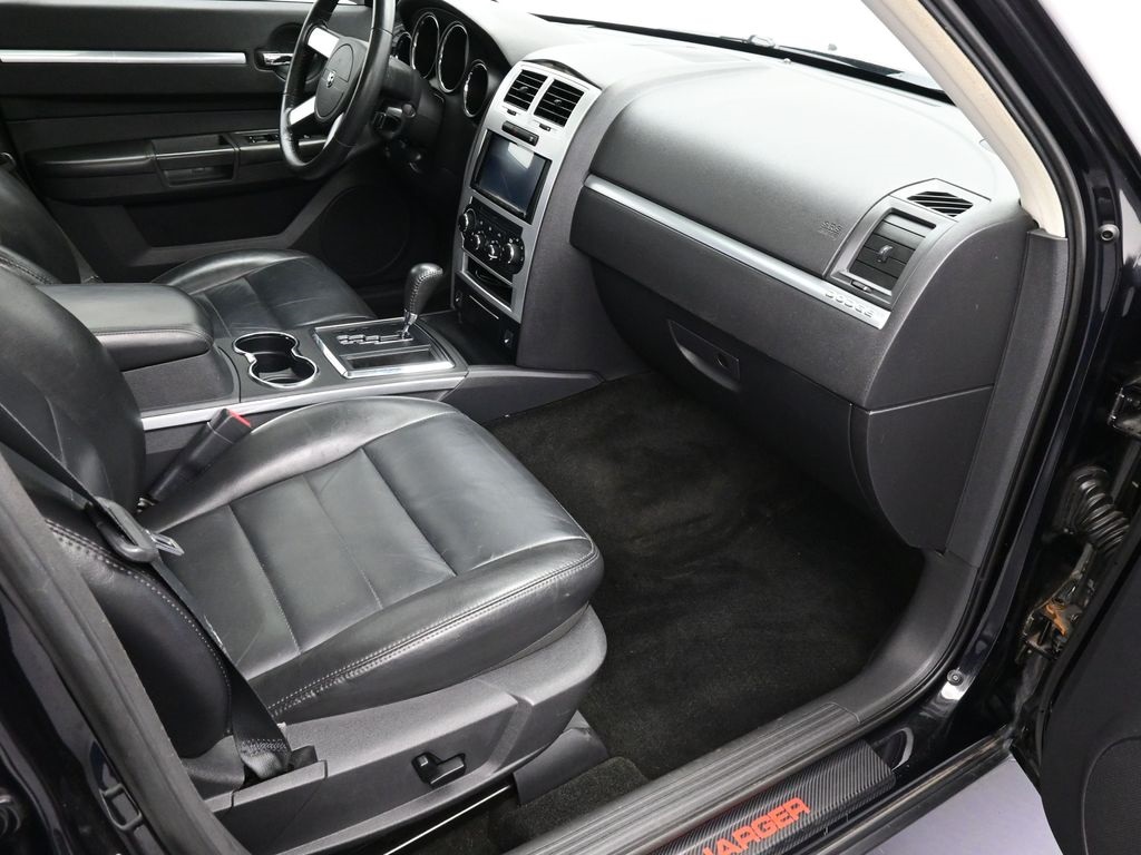2008 Dodge Charger R/T photo 17