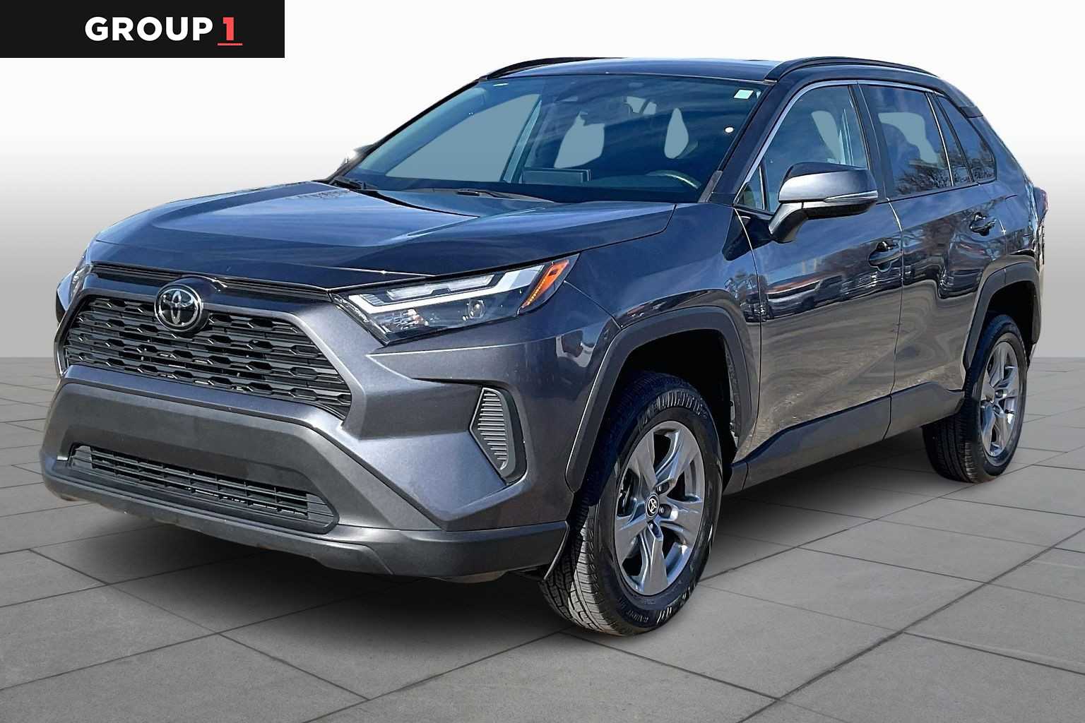 2024 Toyota RAV4 XLE's photo