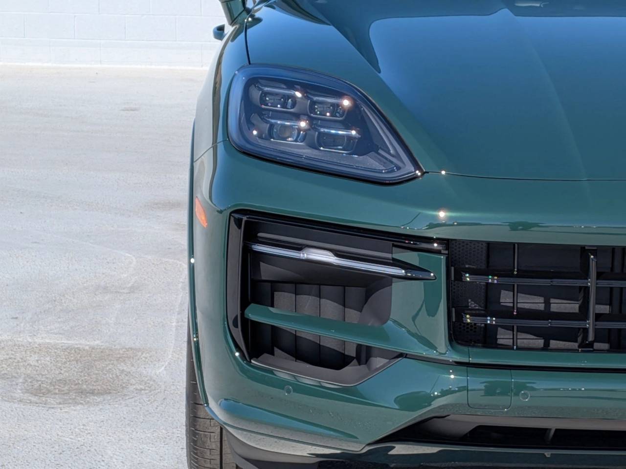 2025 Porsche Cayenne GTS photo 3