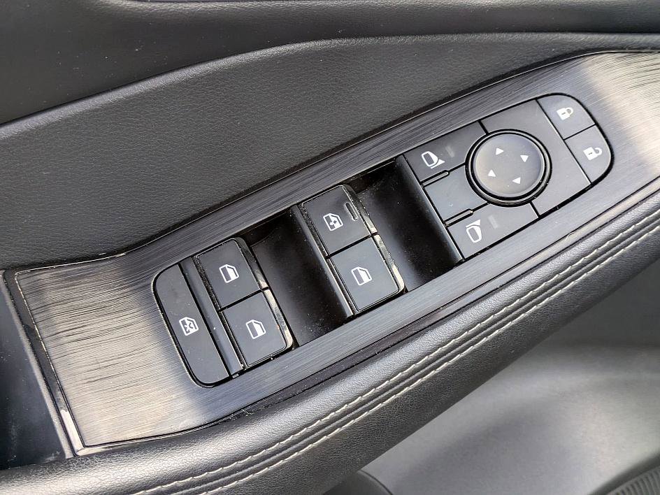 2021 Nissan Rogue SV photo 11