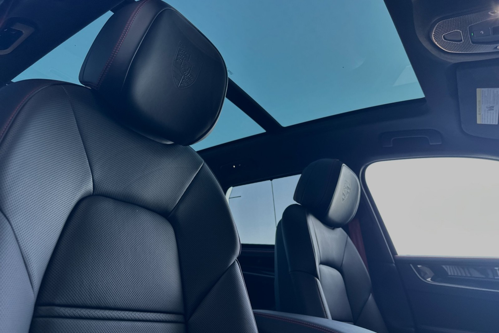 2025 Porsche Cayenne Turbo E-Hybrid photo 17