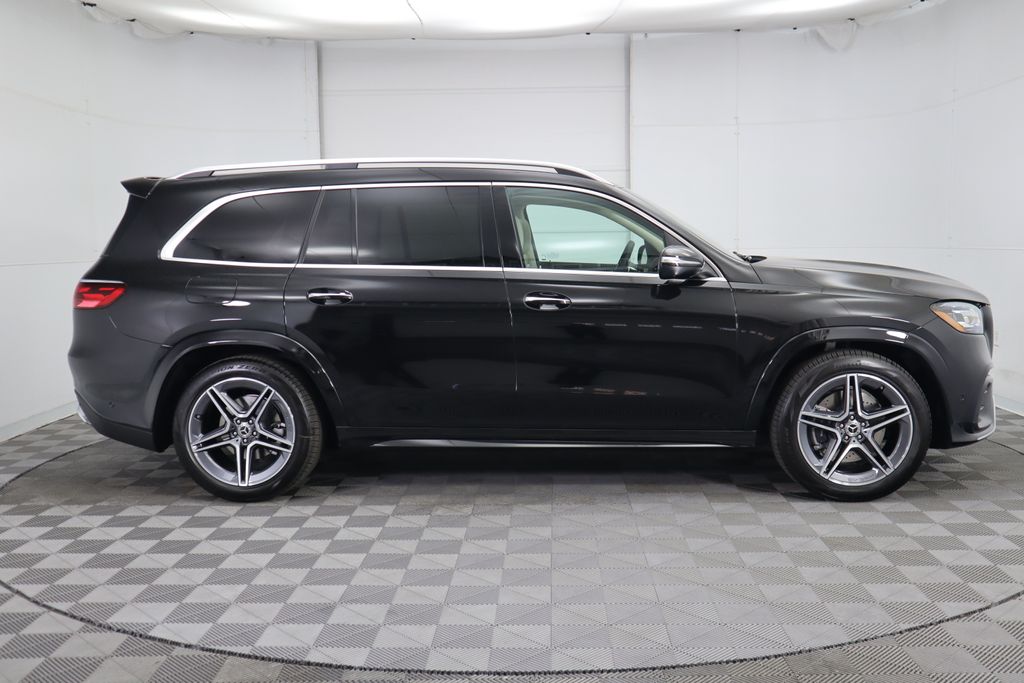 2025 Mercedes Benz GLS 450 4MATIC photo 3