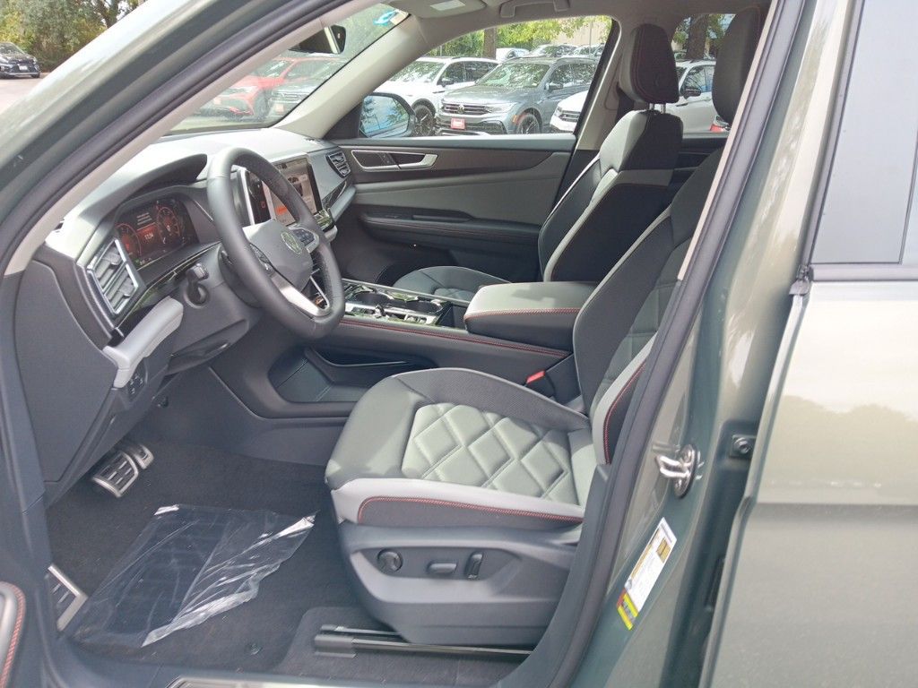 2025 Volkswagen Atlas Peak Edition photo 8