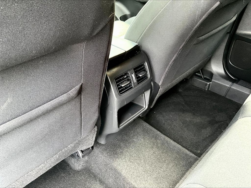 2021 Nissan Rogue S photo 23