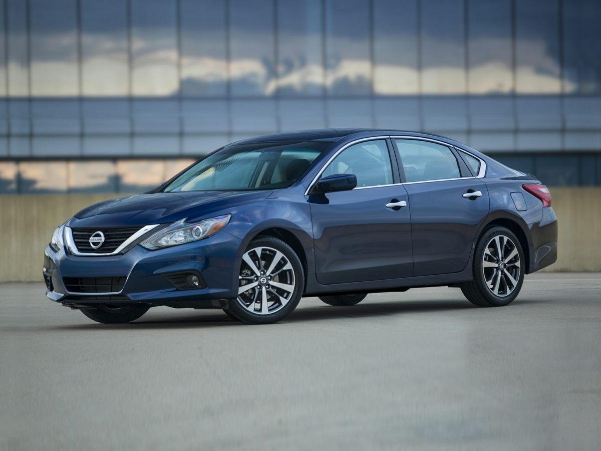 Used 2016 Black Nissan 2.5 SV image 1