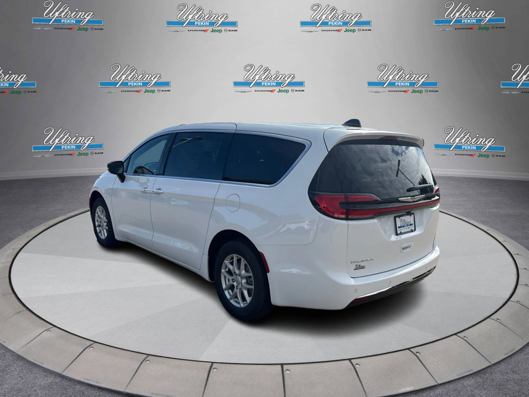2026 Chrysler Pacifica photo 5