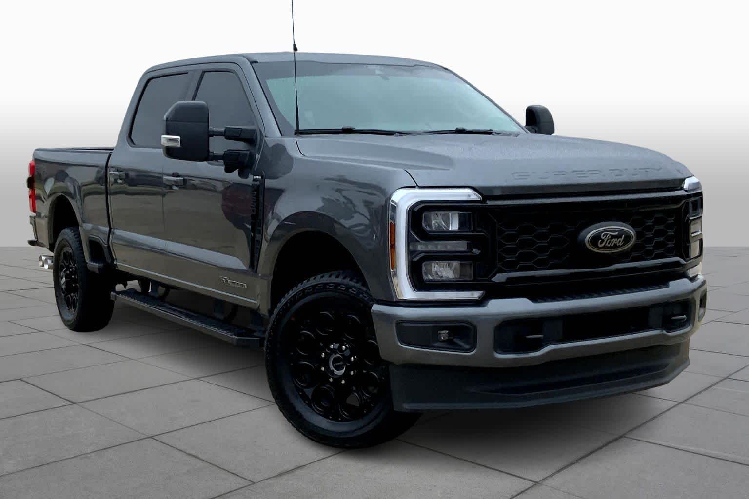 2025 Ford F-250 Lariat photo 2