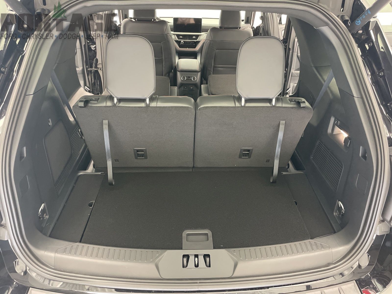 2025 Ford Explorer ST-Line photo 42