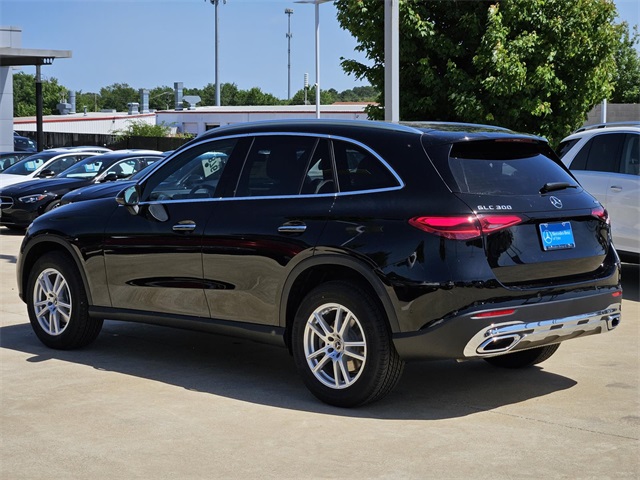 2025 Mercedes Benz GLC 300 4MATIC photo 4