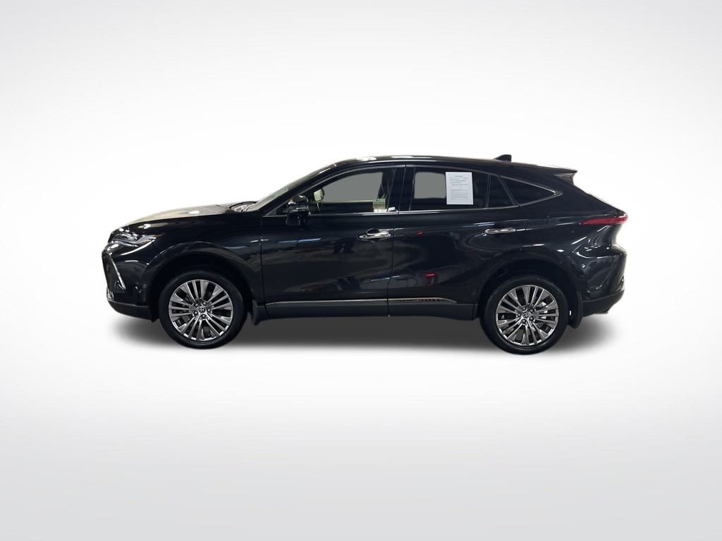 2022 Toyota Venza Limited photo 2