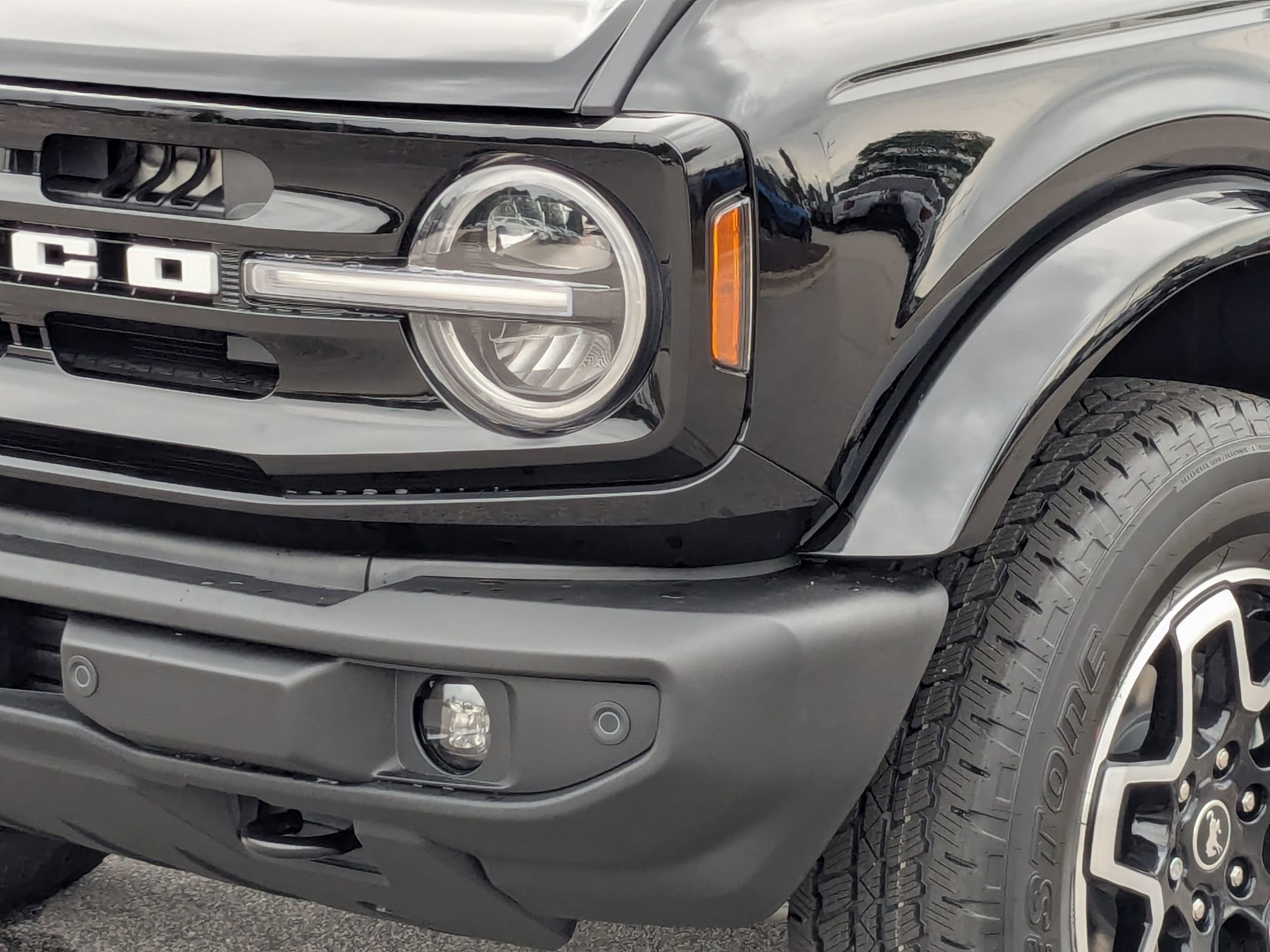 2025 Ford Bronco Outer Banks photo 2