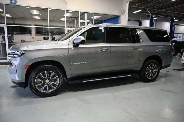 2023 Chevrolet Suburban LS photo 7