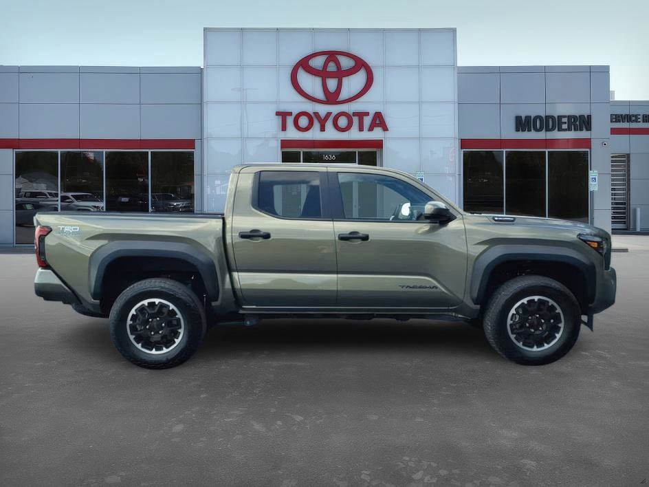 2024 Toyota Tacoma TRD photo 4