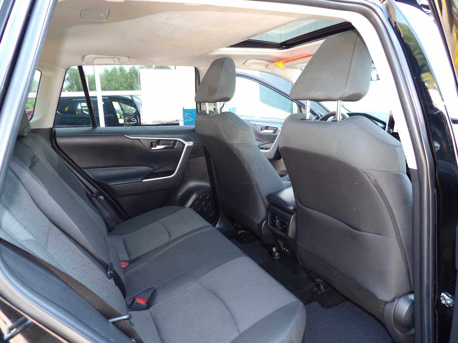 2024 Toyota RAV4 Hybrid XLE photo 13