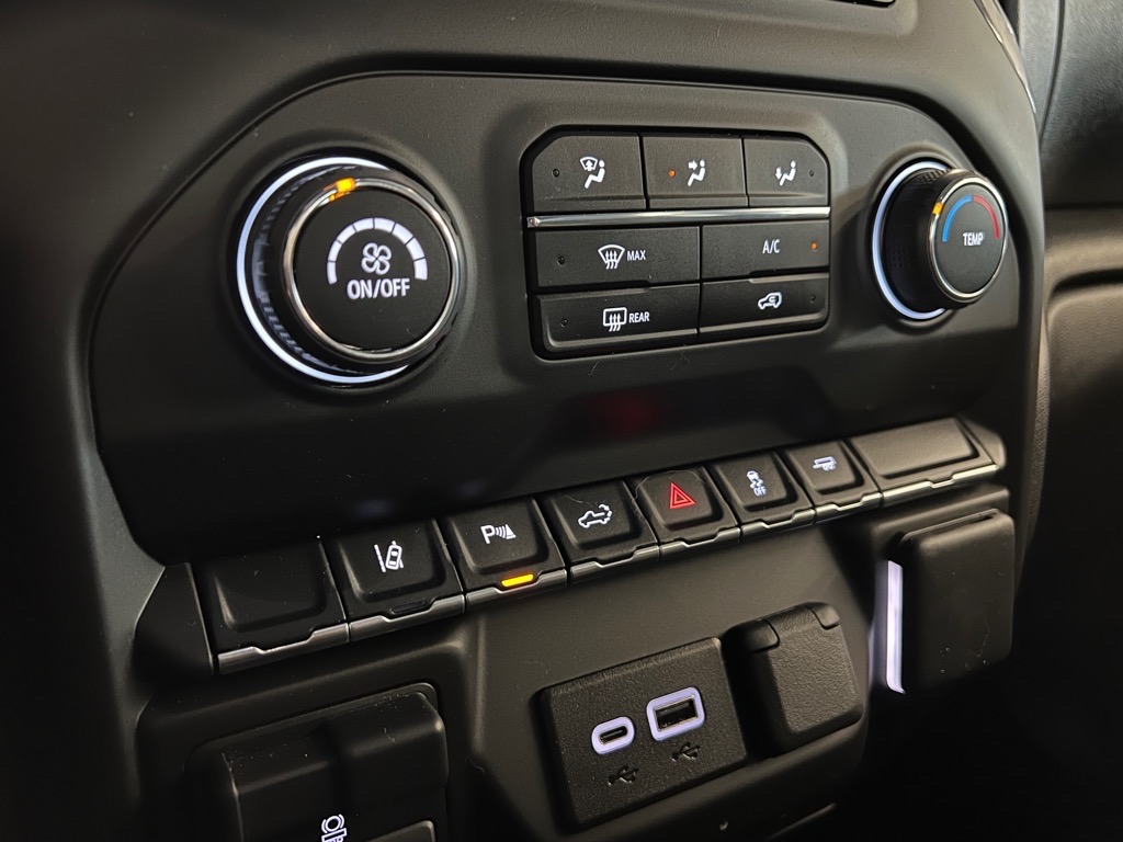 2024 Chevrolet Silverado 2500HD Custom photo 13