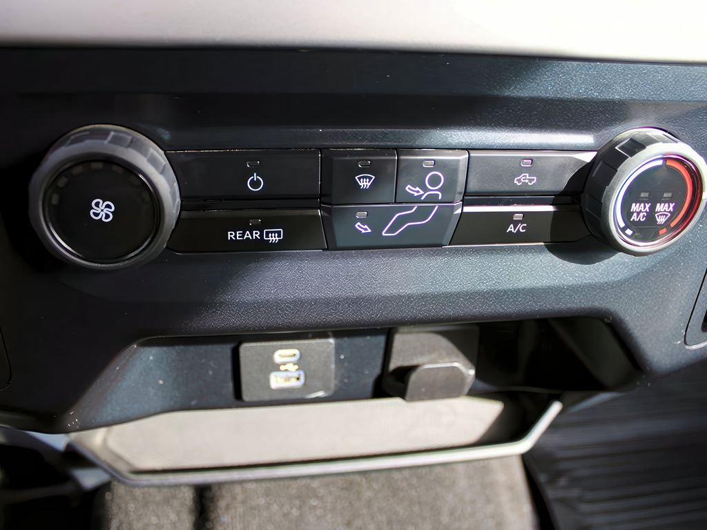2023 Ford F-150 XLT photo 21