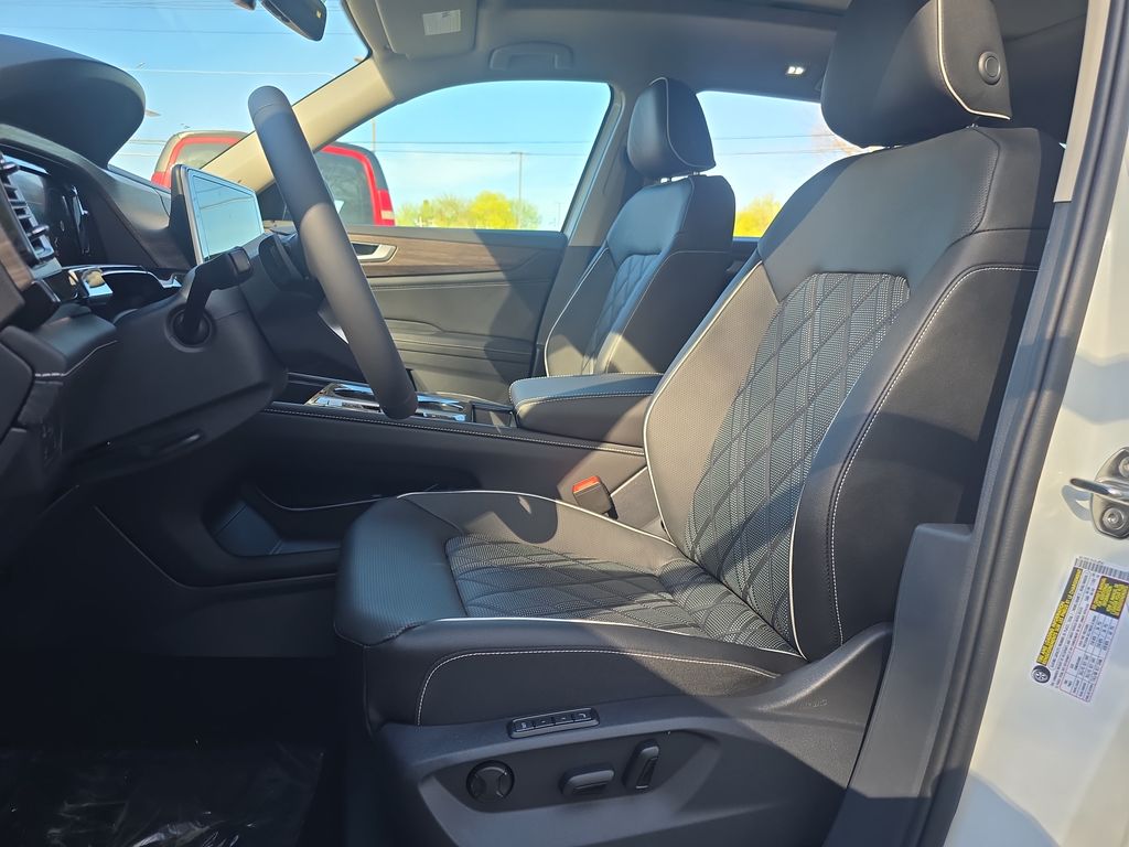 2025 Volkswagen Atlas SEL Premium R-Line photo 3