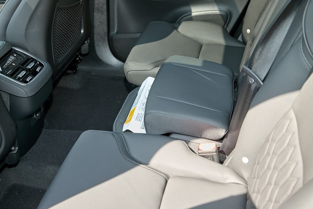 2025 VOLVO XC90 - Image 18