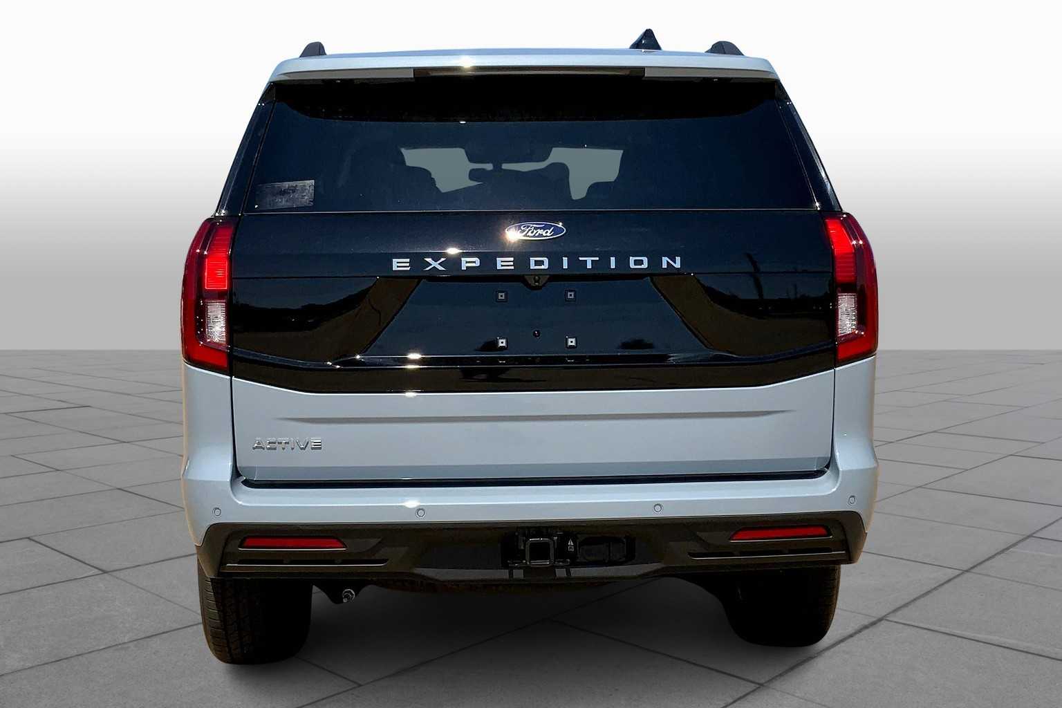 2025 Ford Expedition photo 4