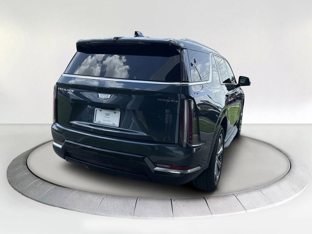 2026 Cadillac Escalade Luxury photo 5