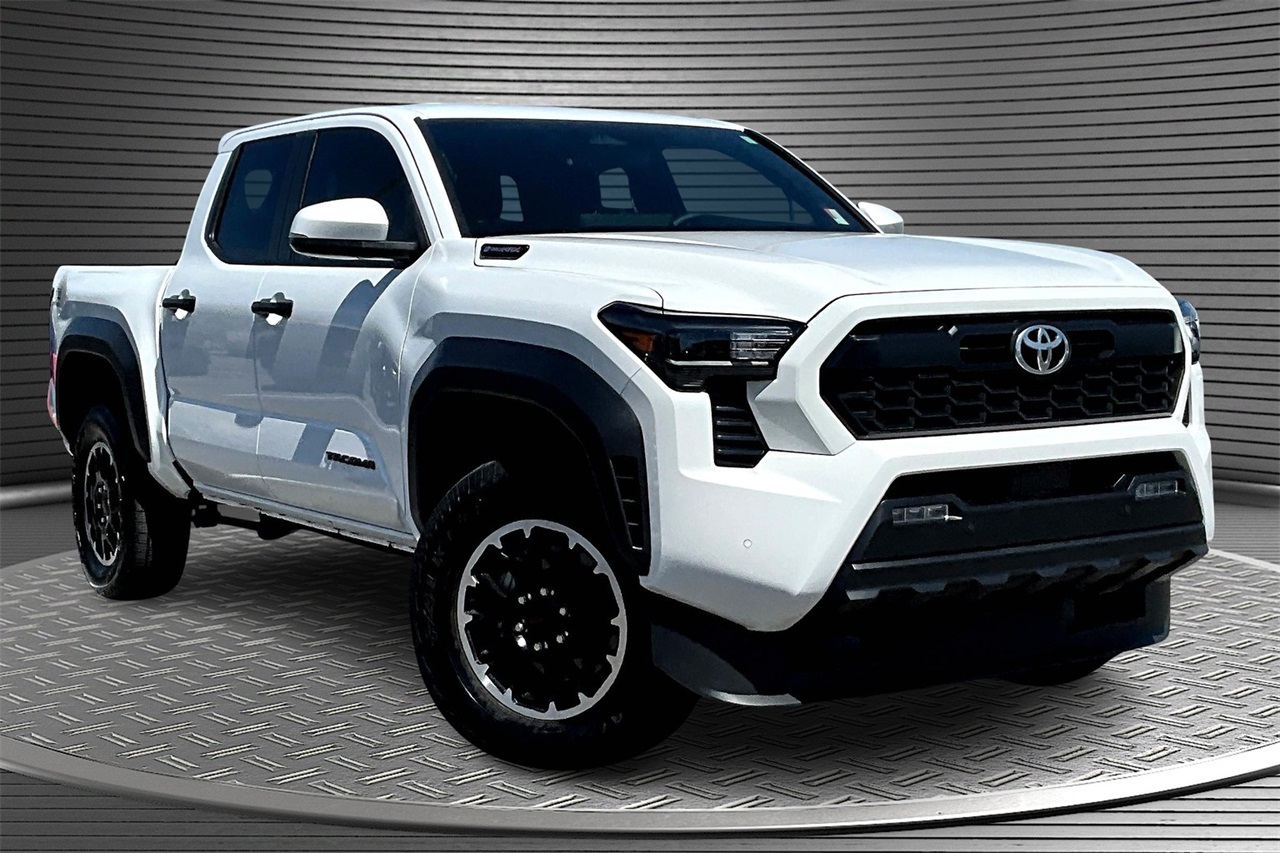 2024 Toyota Tacoma TRD photo 3