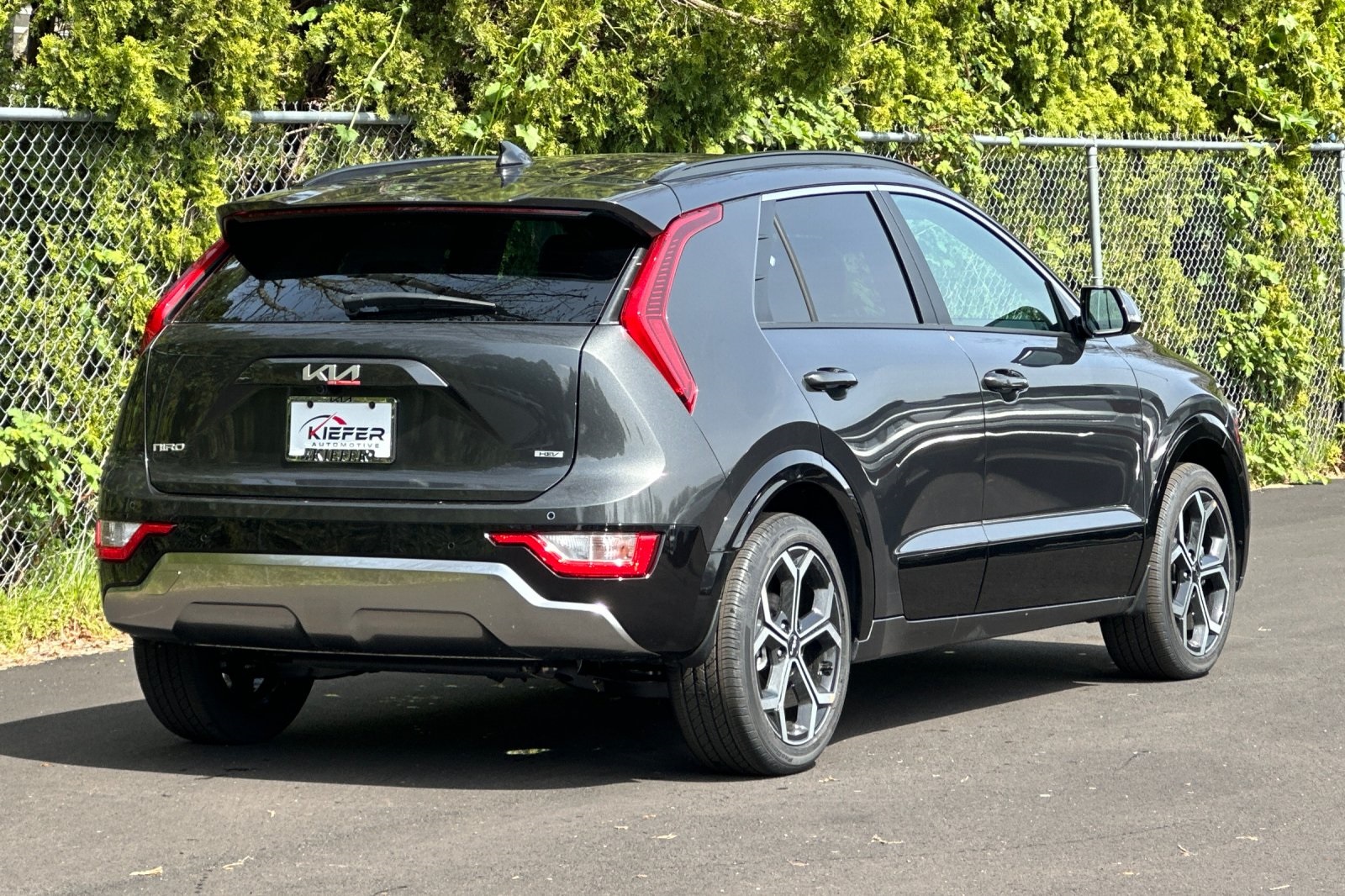 2025 Kia Niro EX Touring photo 3