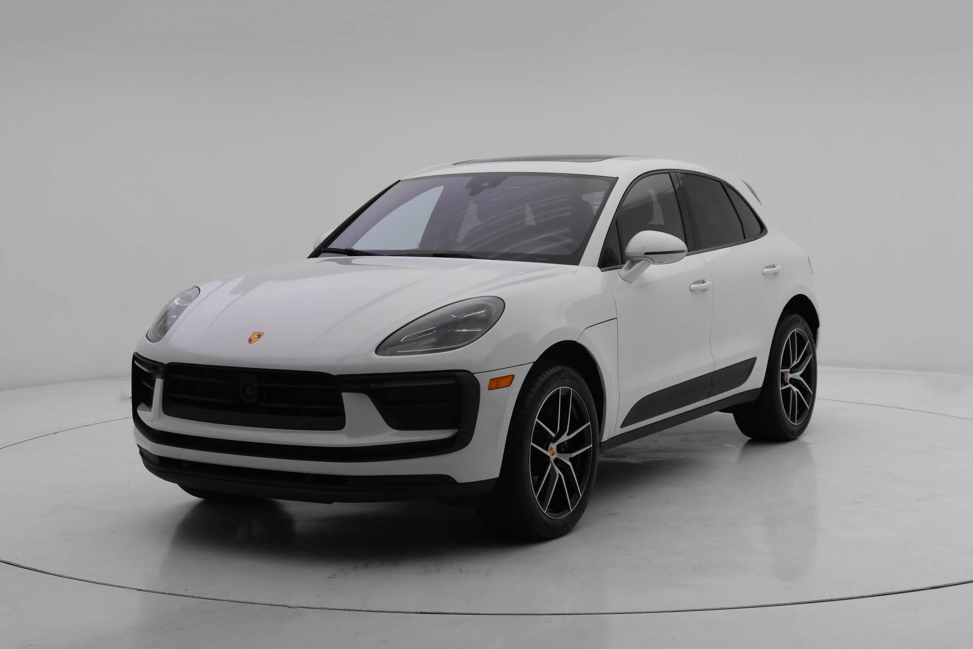 2025 Porsche Macan's photo