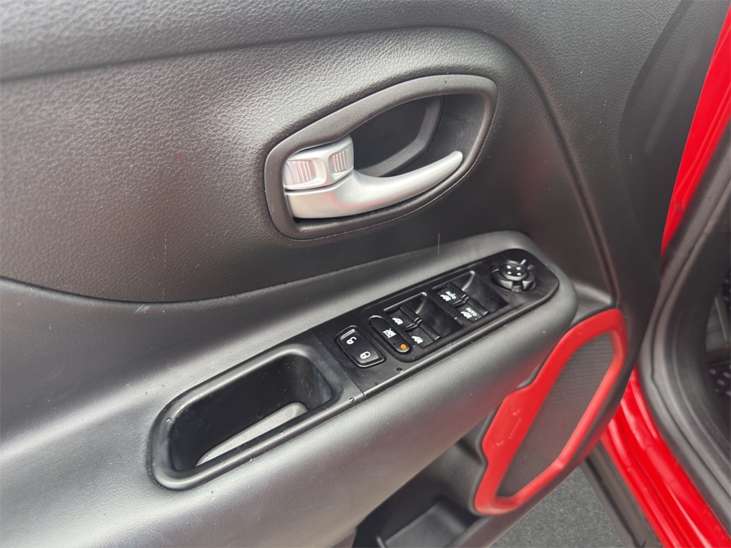 2023 Jeep Renegade Latitude Upland photo 12