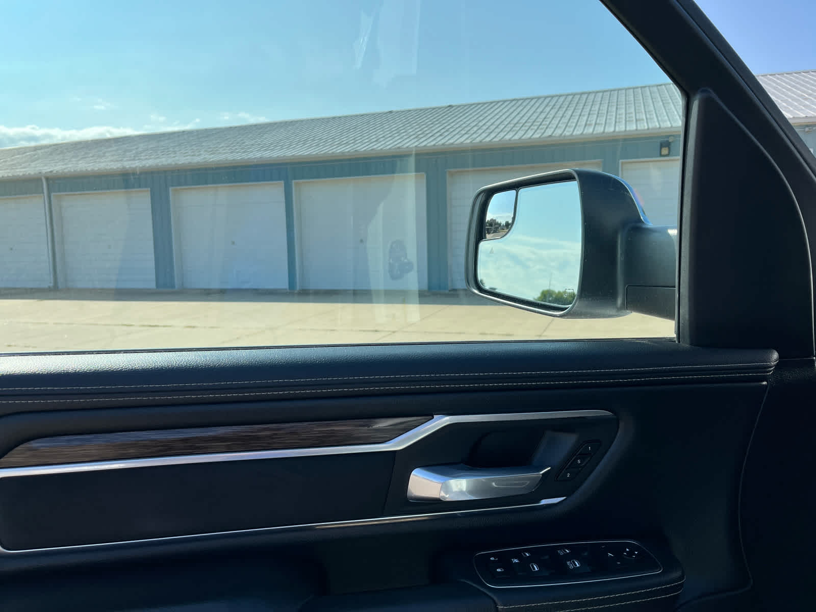 2019 Ram 1500 Laramie photo 15