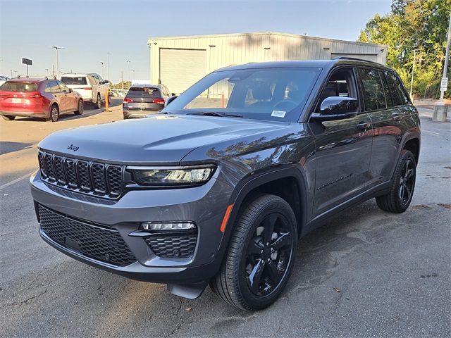 2025 Jeep Grand Cherokee Limited photo 3