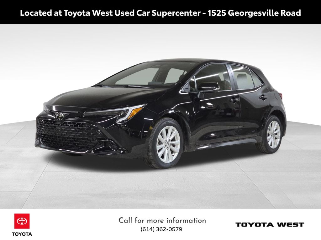 2025 Toyota Corolla Hatchback SE's photo