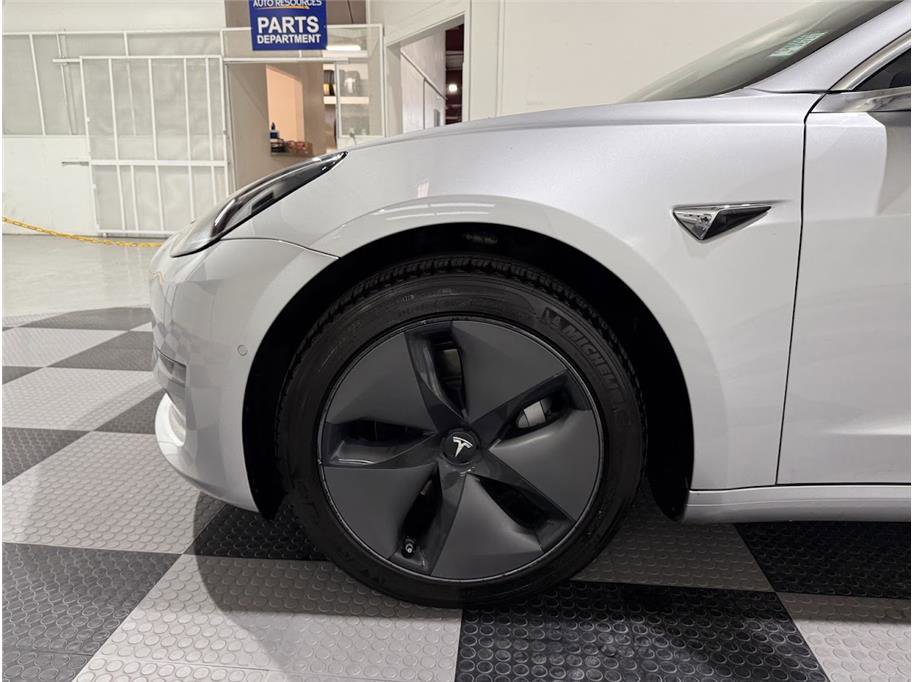 2018 Tesla Model 3 Long Range photo 11